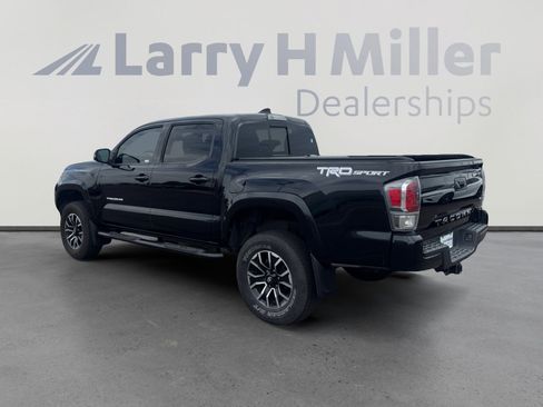 Used 2020 Toyota Tacoma TRD Sport w/ Technology Package RWD image 3
