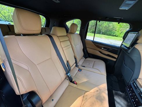 Used 2023 Lexus LX 600 4WD w/ Accessory Package (Z1) image 25