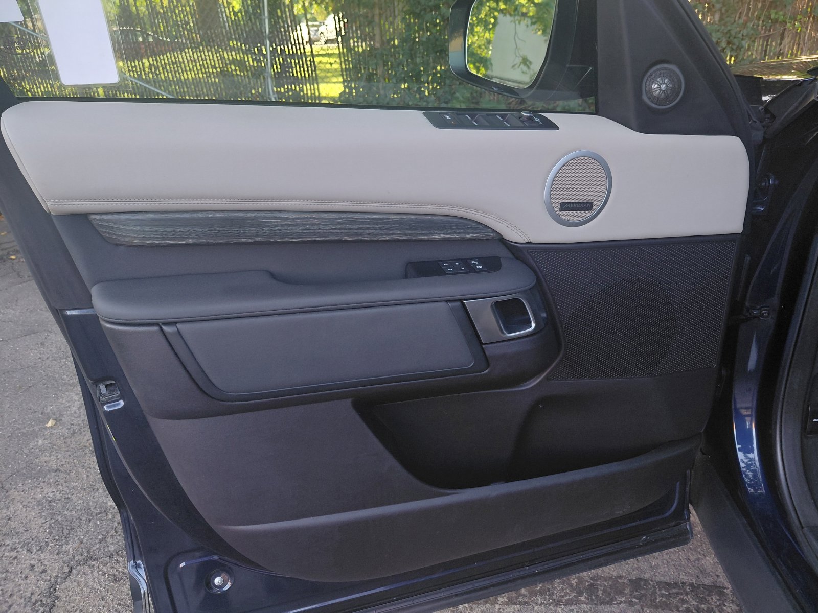 Used 2018 Land Rover Discovery HSE AWD/4WD image 20