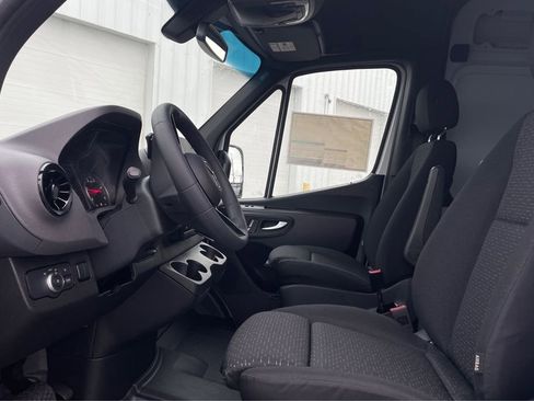 New 2025 Mercedes-Benz Sprinter 2500 image 9