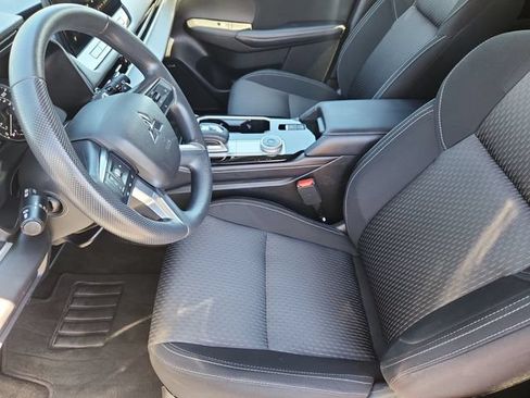 Used 2025 Mitsubishi Outlander ES AWD/4WD image 14