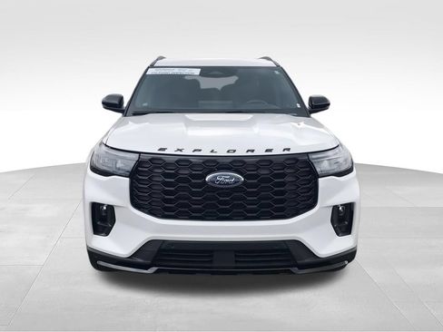 Used 2025 Ford Explorer ST-Line w/ ST-Line Street Pack AWD/4WD image 3