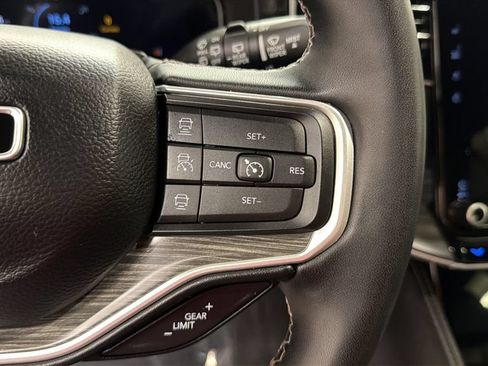 Used 2024 Jeep Wagoneer L Series III w/ Flexible Seating Group AWD/4WD image 19