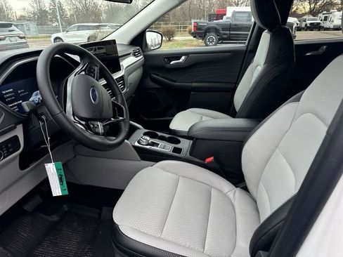 New 2025 Ford Escape SE image 29