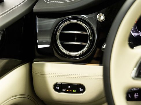 New 2026 Bentley Bentayga AWD/4WD image 41