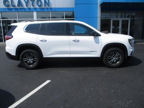 Used 2025 GMC Acadia Elevation image 2