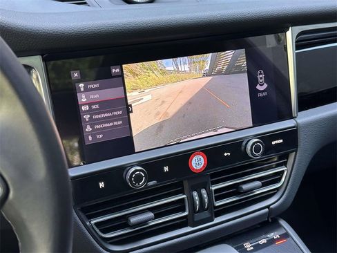 Used 2024 Porsche Macan image 25