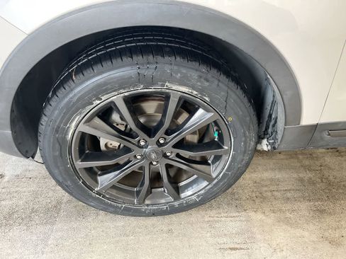 Used 2018 Ford Explorer XLT w/ Equipment Group 202A image 10