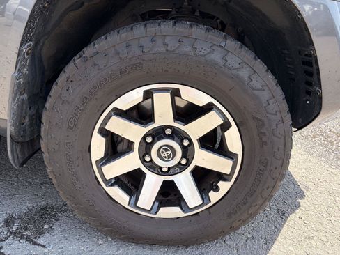 Used 2017 Toyota 4Runner TRD Off-Road Premium AWD/4WD image 8