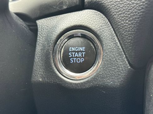 Used 2020 Toyota RAV4 XLE Premium w/ Carpet Mat Package FWD image 33