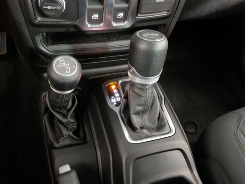 Used 2022 Jeep Wrangler Sport S image 19