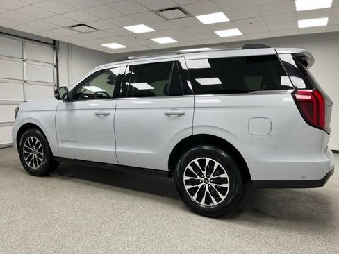 Used 2025 Ford Expedition Platinum AWD/4WD image 7