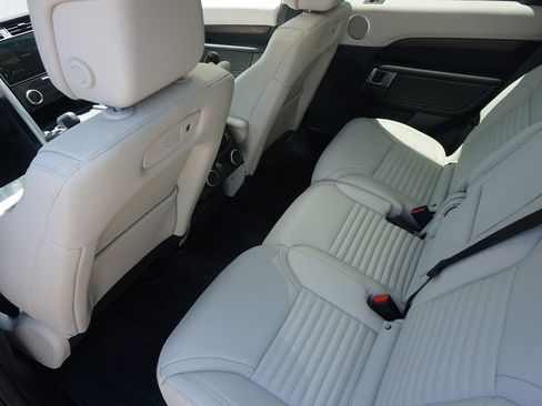 New 2025 Land Rover Discovery Dynamic SE image 29