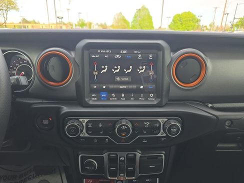 Used 2022 Jeep Gladiator Mojave w/ LED Lighting Group AWD/4WD image 18