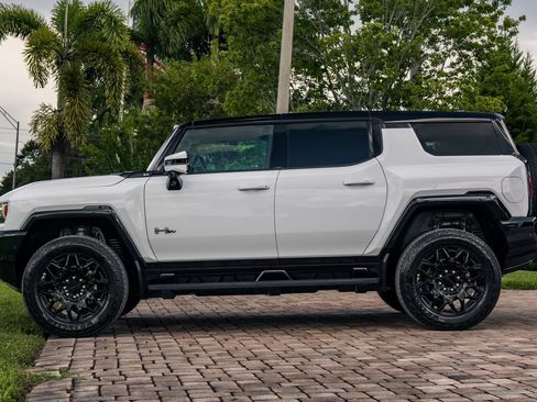 Used 2025 GMC Hummer EV 2X AWD/4WD image 2