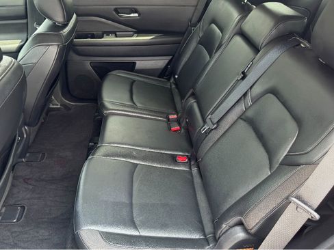 Used 2022 Nissan Pathfinder SL image 14