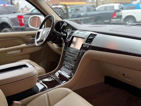 Used 2013 Cadillac Escalade EXT Luxury image 21