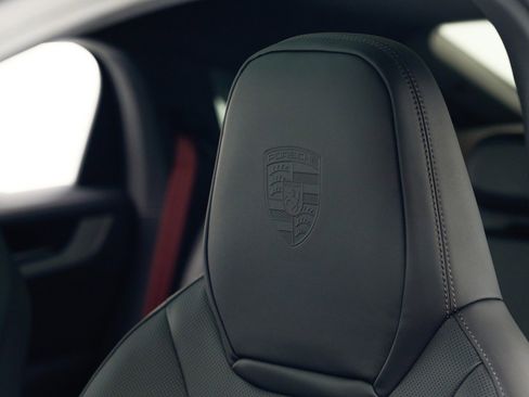 New 2026 Porsche Cayenne S image 18