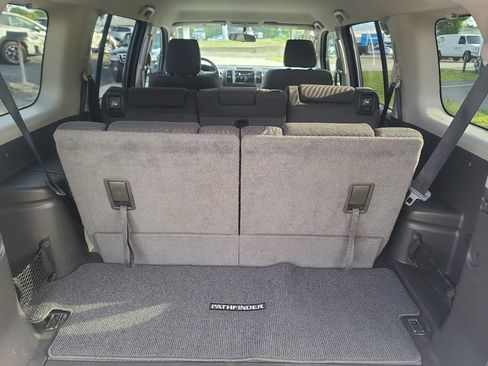 Used 2011 Nissan Pathfinder S image 13