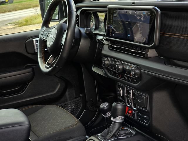 Used 2025 Jeep Gladiator Mojave w/ Safety Group AWD/4WD image 32