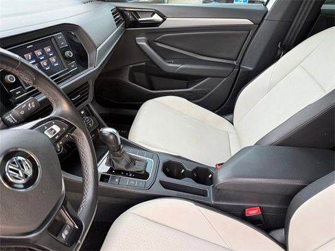 Used 2020 Volkswagen Jetta R-Line w/ R-Line Cold Weather Package image 9