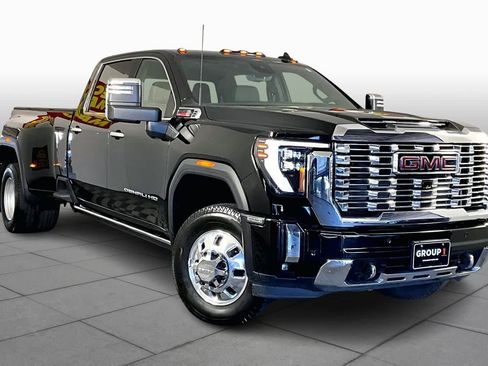 Used 2025 GMC Sierra 3500 Denali w/ Denali Reserve Package image 2