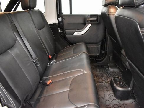 Used 2017 Jeep Wrangler Unlimited Rubicon w/ Cold Weather Group image 19