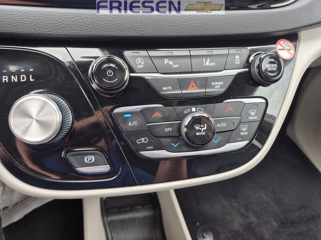 Used 2023 Chrysler Pacifica Touring-L FWD image 20