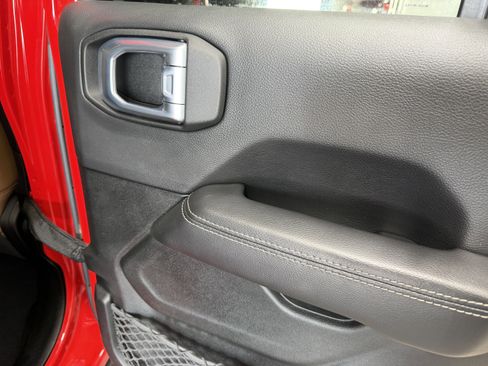 Used 2022 Jeep Wrangler Unlimited Rubicon w/ Steel Bumper Group AWD/4WD image 31