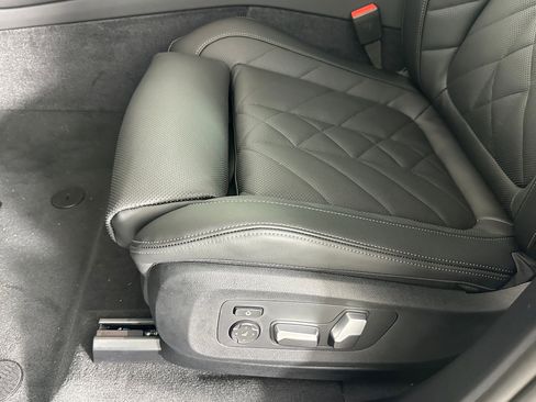 Used 2026 BMW X5 sDrive40i image 11