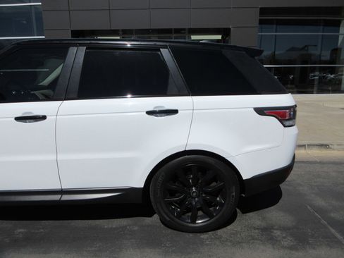 Used 2017 Land Rover Range Rover Sport HSE AWD/4WD image 4