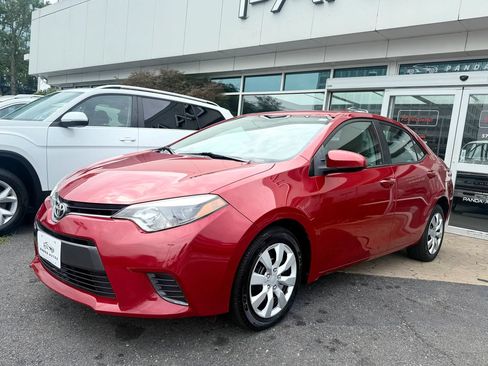 Used 2015 Toyota Corolla LE FWD image 3