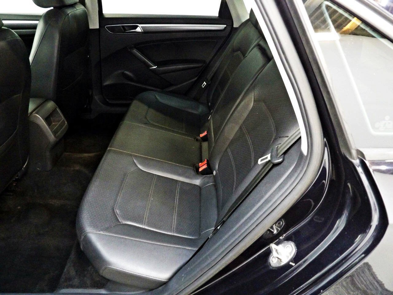 Used 2018 Volkswagen Passat 2.0T S FWD image 10