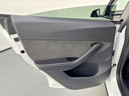 Used 2020 Tesla Model Y Long Range image 43