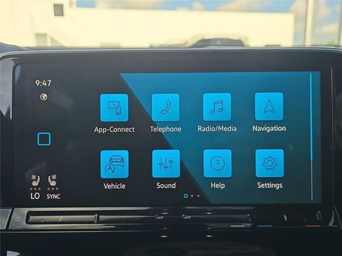 Used 2024 Volkswagen Atlas Cross Sport SE FWD image 17