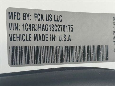 Certified 2025 Jeep Grand Cherokee Laredo image 39