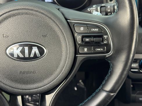 Used 2019 Kia Niro EX Premium image 21