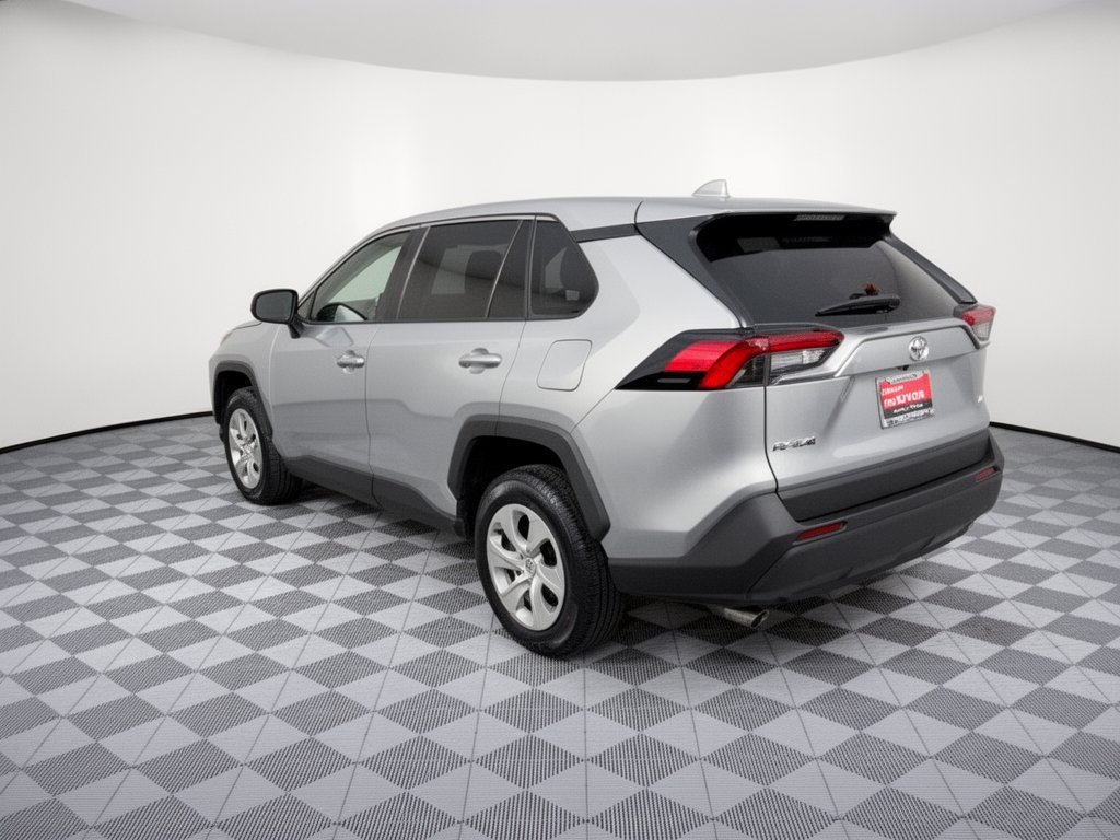 Used 2025 Toyota RAV4 LE AWD/4WD image 3