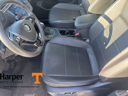 Used 2021 Volkswagen Tiguan SE w/ Panoramic Sunroof Package image 13