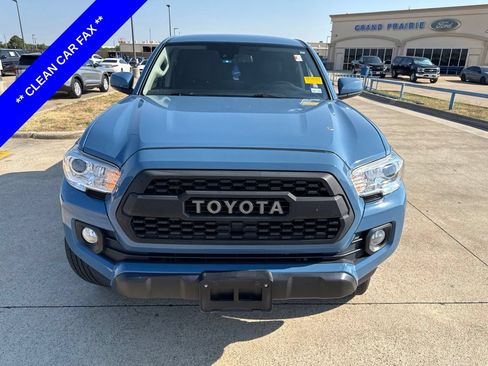 Used 2019 Toyota Tacoma SR5 RWD image 2