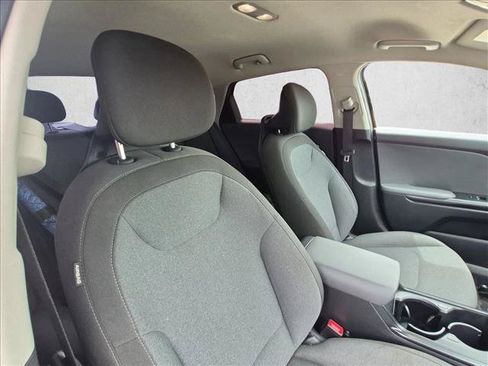 Used 2025 Kia K4 FWD image 16