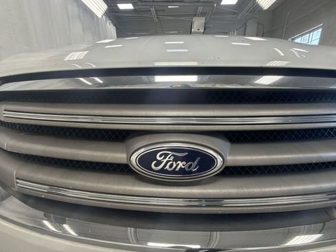 Used 2015 Ford Taurus SEL FWD image 40