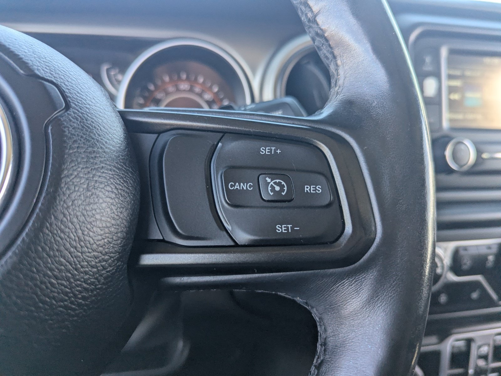 Used 2018 Jeep Wrangler Unlimited Sport S AWD/4WD image 32