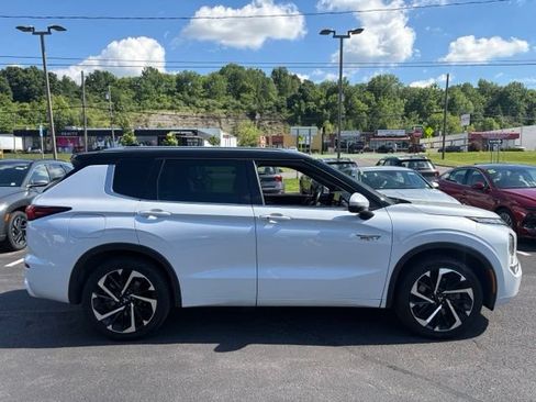 Used 2023 Mitsubishi Outlander SEL AWD/4WD image 6