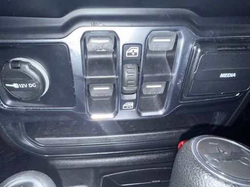 Used 2020 Jeep Wrangler Unlimited Sahara AWD/4WD image 28