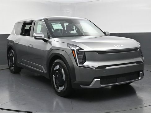 Used 2024 Kia EV9 Light Long Range image 3