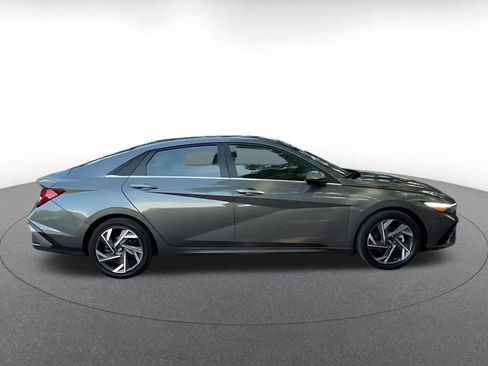 Used 2025 Hyundai Elantra SEL FWD image 9