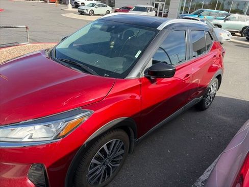 Used 2023 Nissan Kicks SV FWD image 3