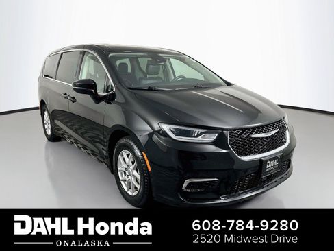 Used 2024 Chrysler Pacifica Touring-L FWD image 1