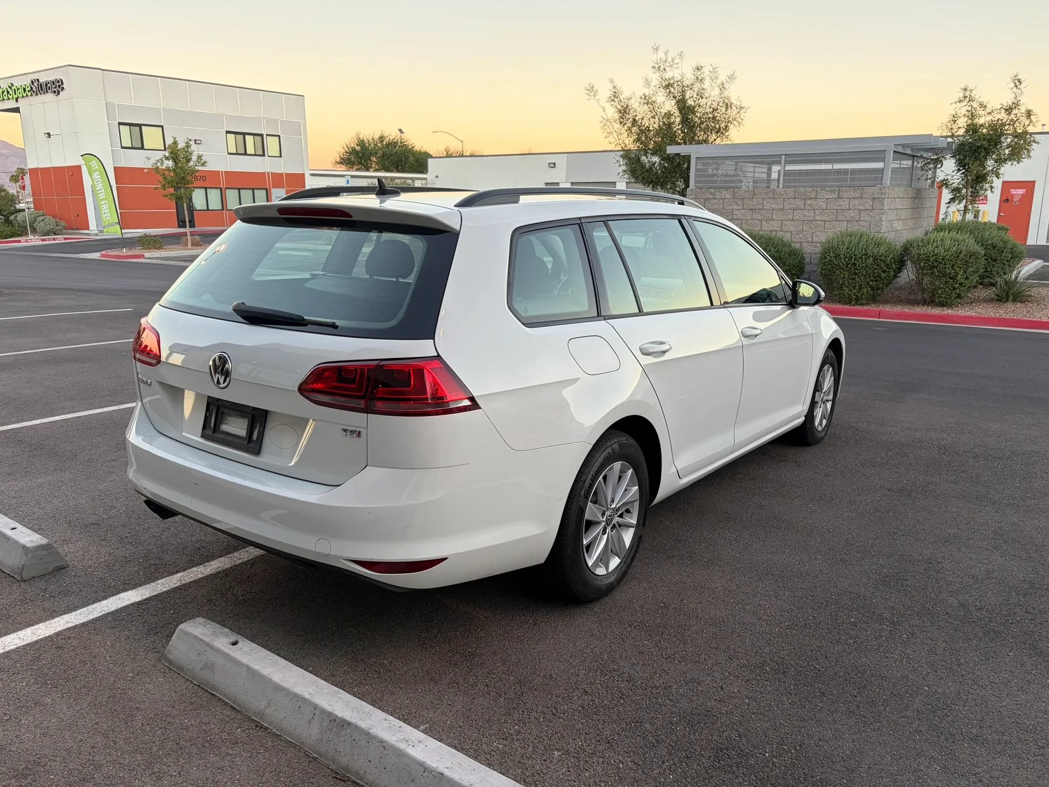 Used 2017 Volkswagen Golf S FWD image 4